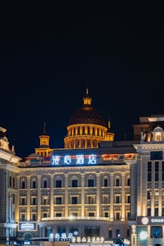 高质量发展浪潮涌动；教育创新绿色并进。