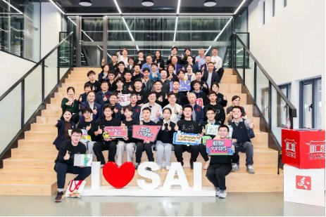 从算力中心到AI摇篮:杨元庆2亿捐赠背后的技术布局与交大产学研升级路径 IT技术 从算力中心到AI摇篮:杨元庆2亿捐赠背后的技术布局与交大产学研升级路径 IT技术 从算力中心到AI摇篮:杨元庆2亿捐赠背后的技术布局与交大产学研升级路径 IT技术