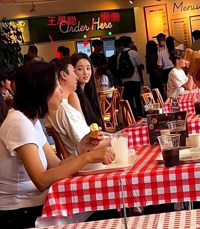 王思聪韩国偶遇事件:网红审美逻辑与社交传播机制深度解析 娱乐新闻